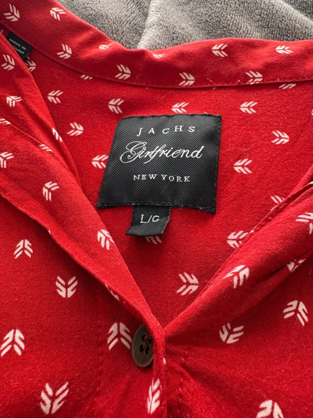 JACHS Girlfriend Short Sleeve Button-Up Shirt - Picture 2 of 6